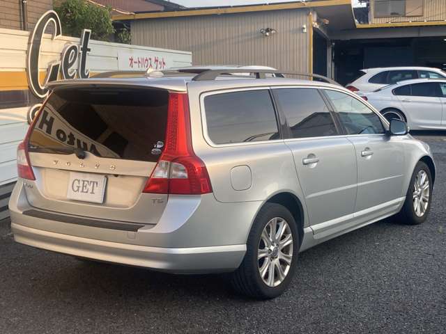 2011 Volvo V70 – thumbnail 2