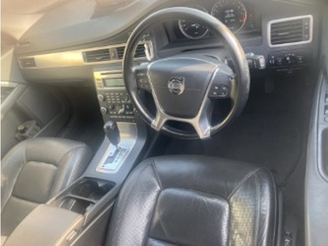 2011 Volvo V70 – thumbnail 3
