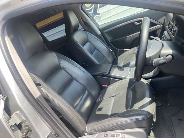 2011 Volvo V70 – thumbnail 4