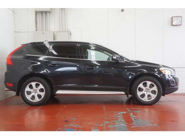 2011 Volvo XC60 – thumbnail 4