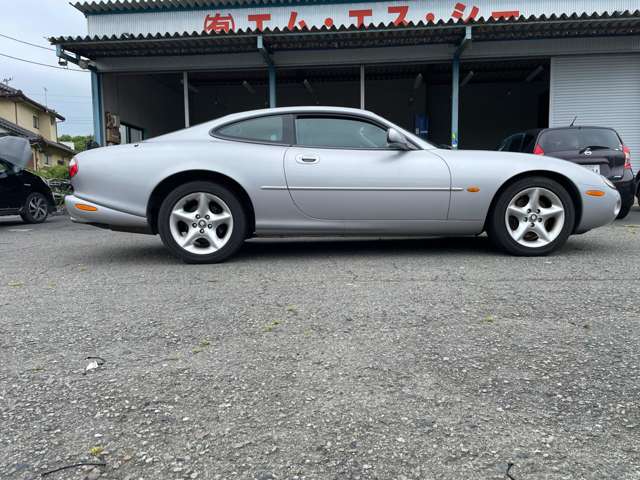 2002 Jaguar XK Series Coupe – thumbnail 4