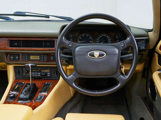 1992 Jaguar XJ Series Convertible – thumbnail 3