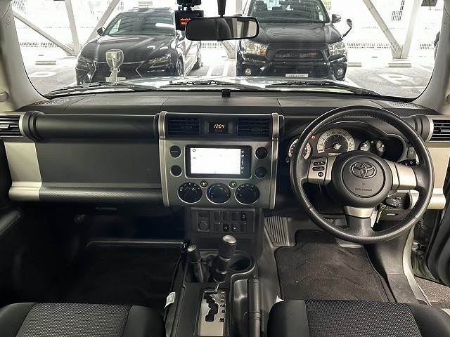 2011 Toyota FJ Cruiser – thumbnail 2