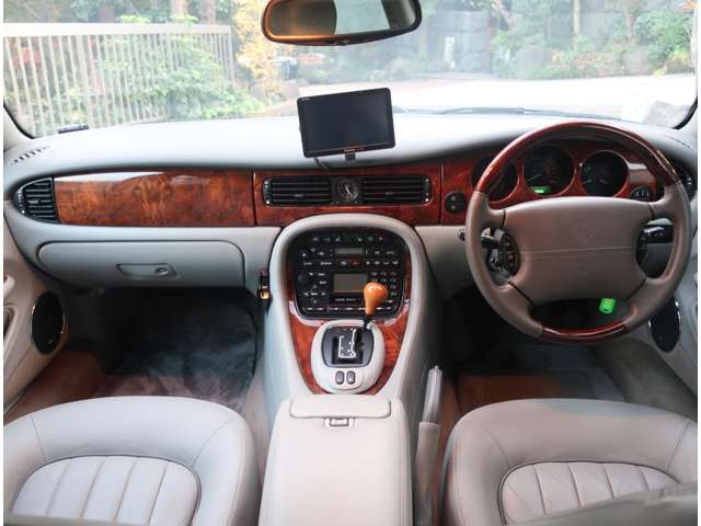 2001 Jaguar XJ – thumbnail 3
