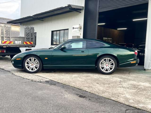 2004 Jaguar XK Series Coupe – thumbnail 4