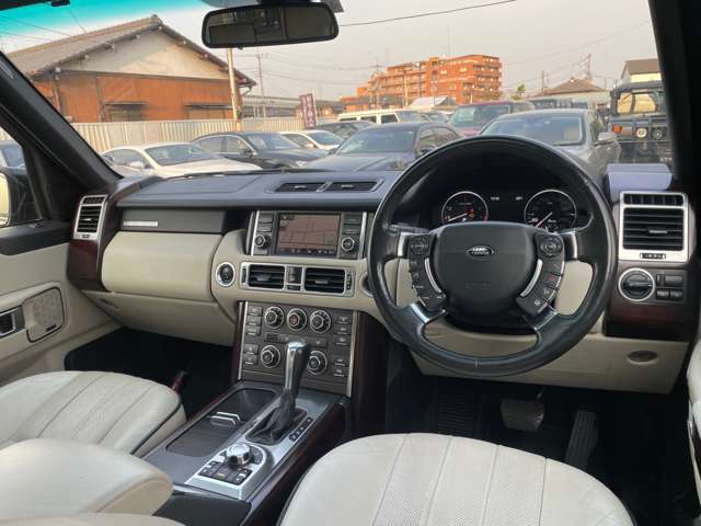 2009 Land Rover Range Rover Vogue – thumbnail 2