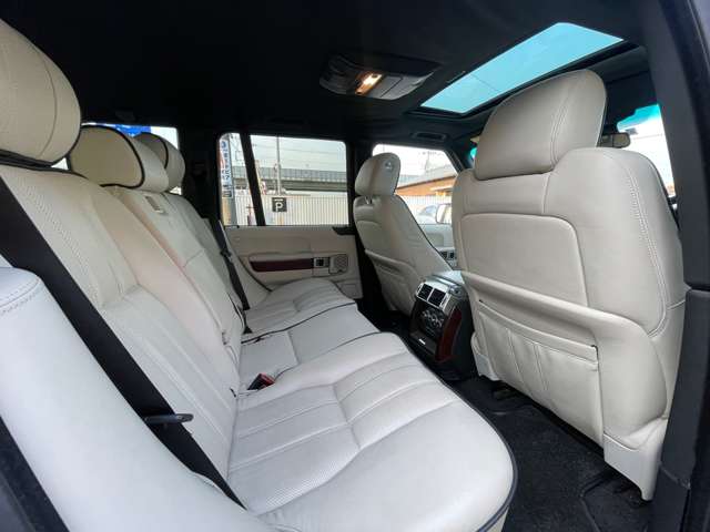 2009 Land Rover Range Rover Vogue – thumbnail 4