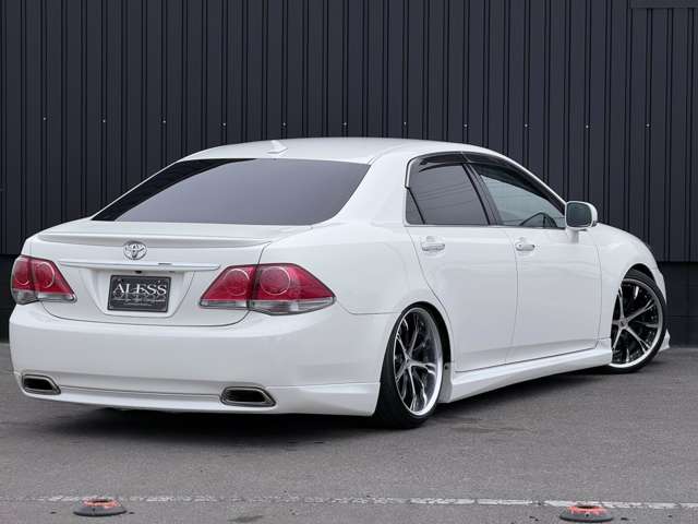 2011 Toyota Crown Athlete – thumbnail 3
