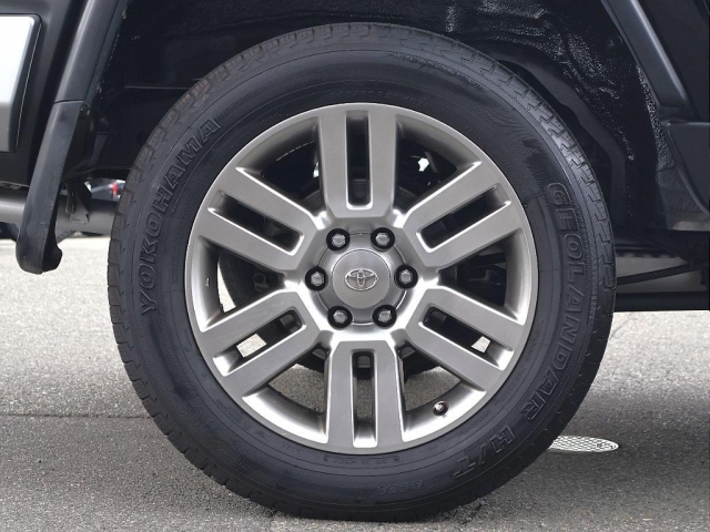 2011 Toyota FJ Cruiser – thumbnail 4