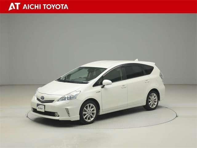 2011 Toyota Prius Alpha – thumbnail 2