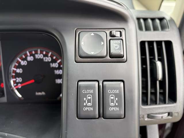 2009 Nissan Serena – thumbnail 4