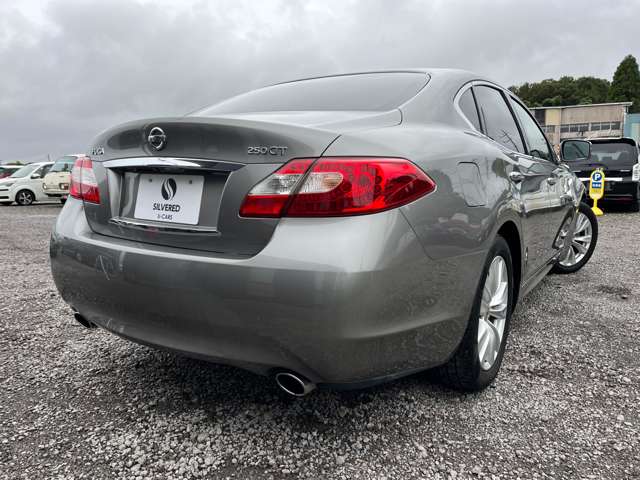 2011 Nissan Fuga – thumbnail 2