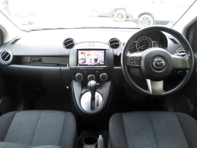 2011 Mazda Demio – thumbnail 2