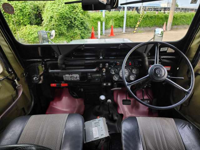 1997 Mitsubishi Jeep – thumbnail 3
