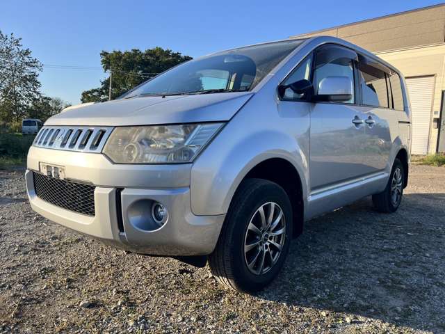 2009 Mitsubishi Delica D:5 – thumbnail 2