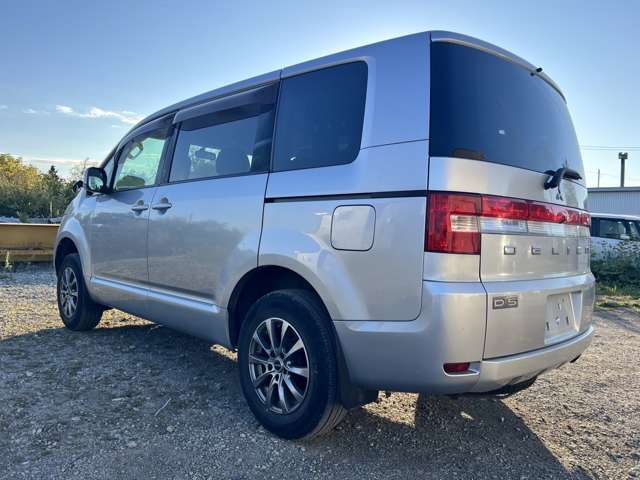 2009 Mitsubishi Delica D:5 – thumbnail 4