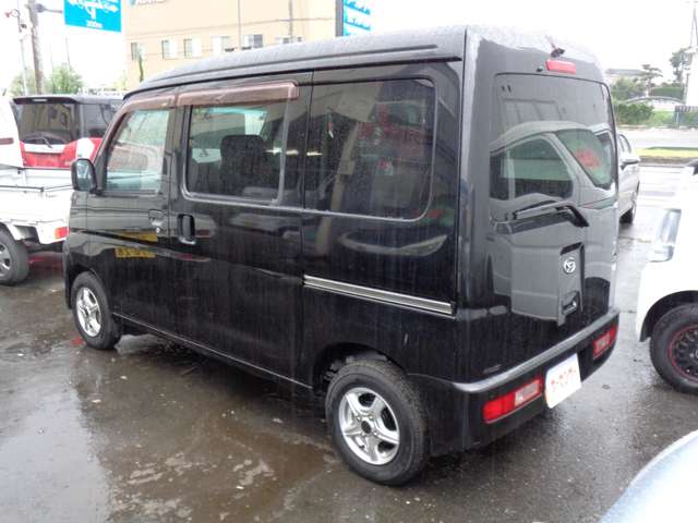 2011 Daihatsu Hijet Cargo – thumbnail 2