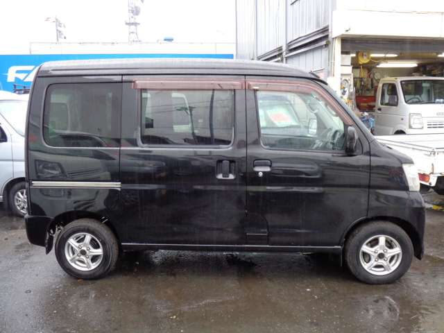 2011 Daihatsu Hijet Cargo – thumbnail 4
