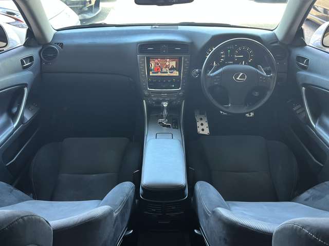 2010 Lexus IS Convertible – thumbnail 3
