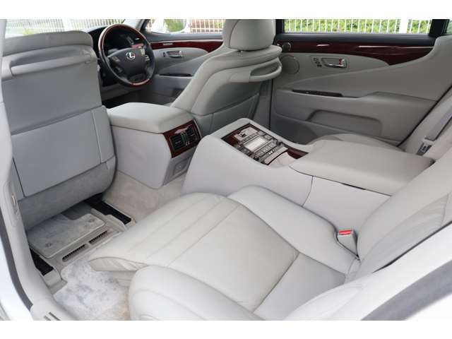 2008 Lexus LS Hybrid – thumbnail 3