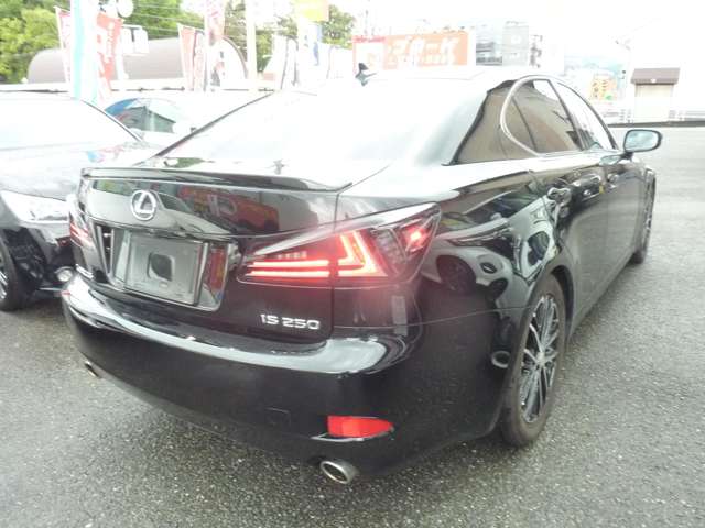 2011 Lexus IS – thumbnail 4