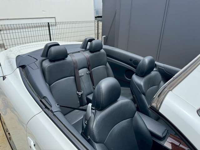 2011 Lexus IS Convertible – thumbnail 2