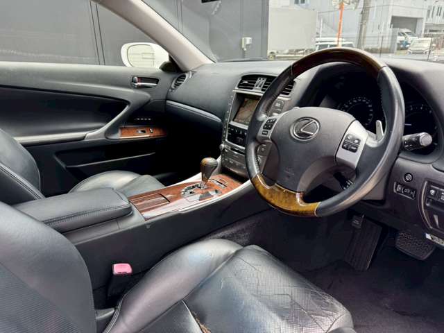 2011 Lexus IS Convertible – thumbnail 3