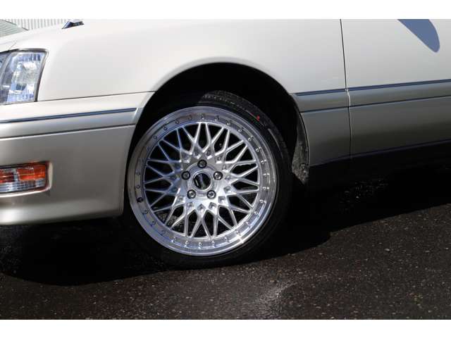1998 Toyota Crown – thumbnail 4