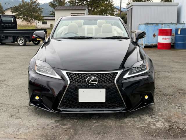 2011 Lexus IS Convertible – thumbnail 3