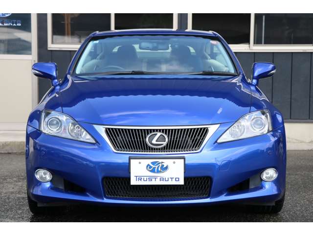 2009 Lexus IS Convertible – thumbnail 2