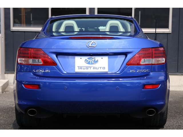 2009 Lexus IS Convertible – thumbnail 3