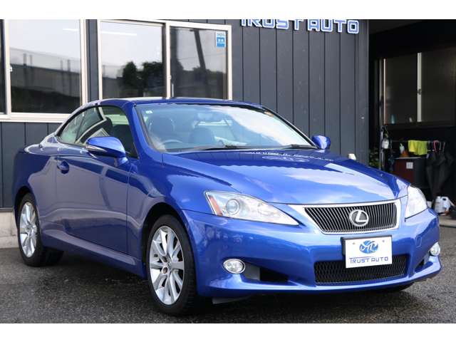 2009 Lexus IS Convertible – thumbnail 4