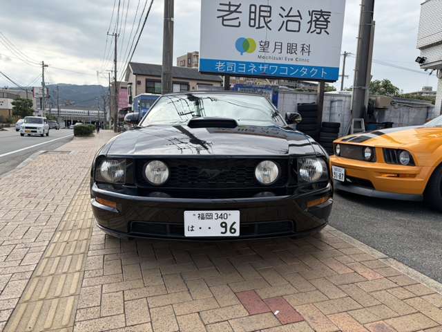 2008 Ford Mustang Convertible – thumbnail 2