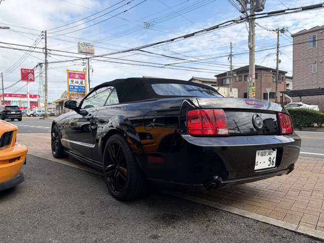 2008 Ford Mustang Convertible – thumbnail 3