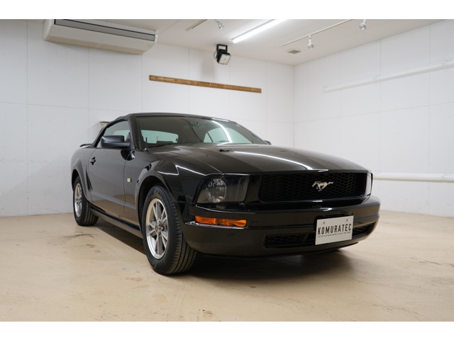 2005 Ford Mustang Convertible – thumbnail 2