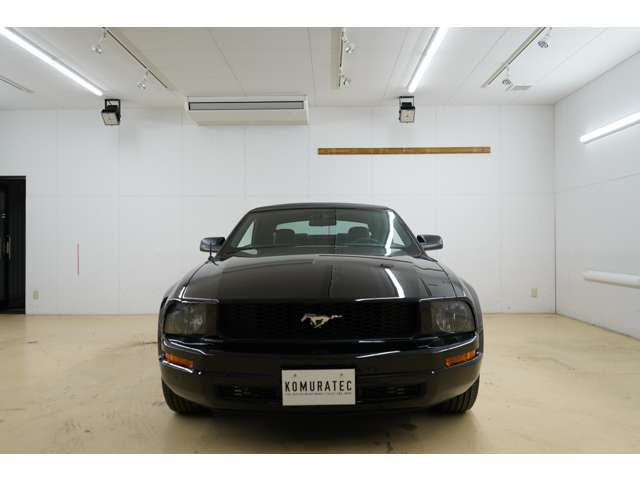2005 Ford Mustang Convertible – thumbnail 3