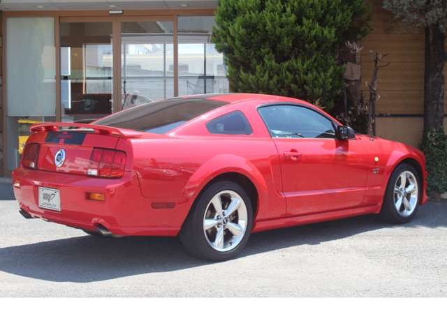 2007 Ford Mustang – thumbnail 2