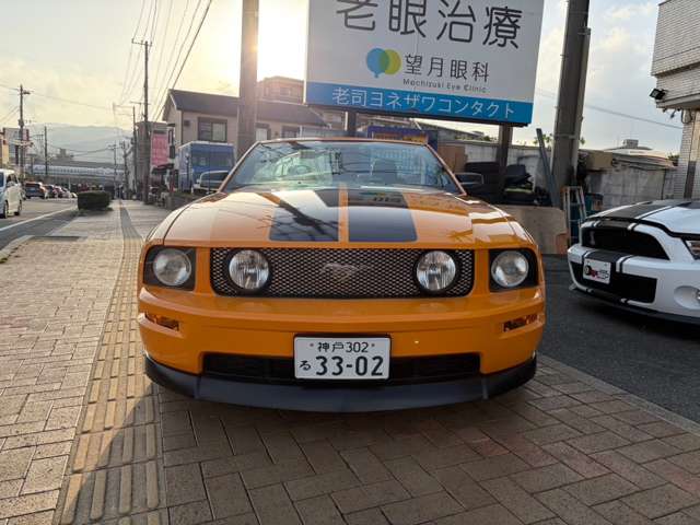 2007 Ford Mustang Convertible – thumbnail 2