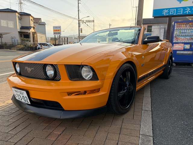 2007 Ford Mustang Convertible – thumbnail 3