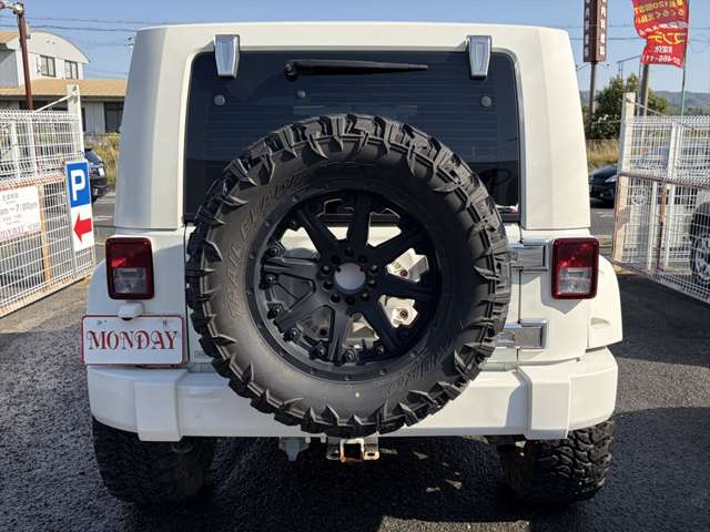 2010 Jeep Wrangler – thumbnail 4