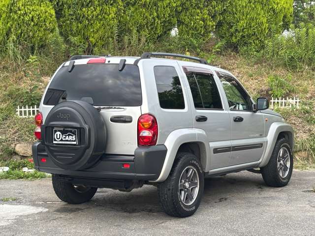 2004 Jeep Cherokee – thumbnail 2