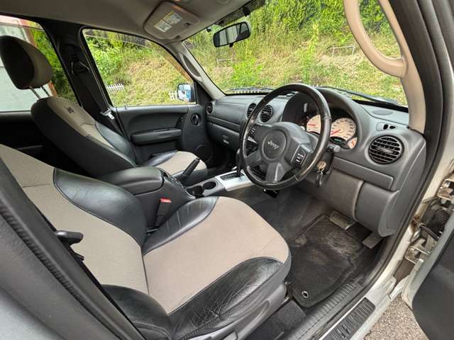 2004 Jeep Cherokee – thumbnail 3