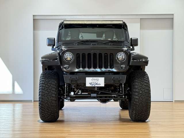 2011 Jeep Wrangler – thumbnail 2