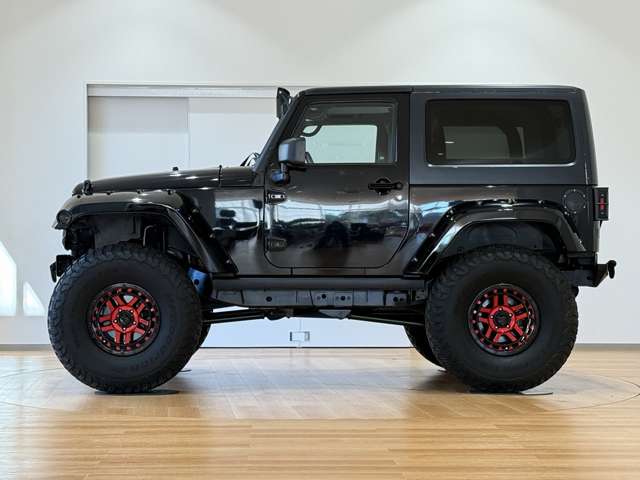 2011 Jeep Wrangler – thumbnail 4