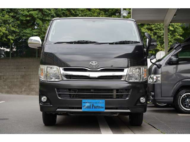 2011 Toyota Hiace – thumbnail 2