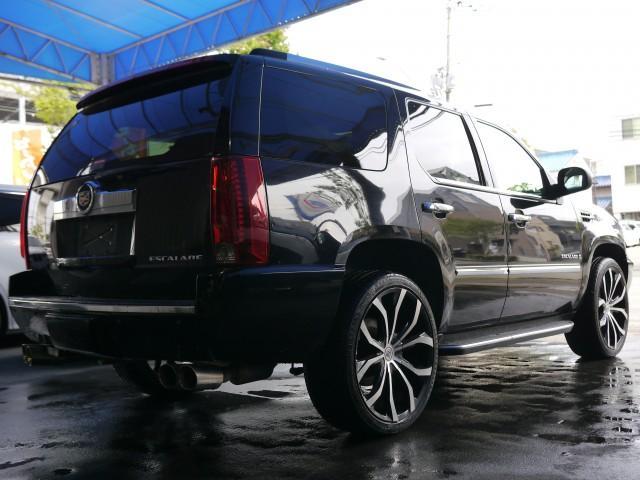 2008 Cadillac Escalade – thumbnail 2