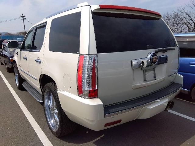 2008 Cadillac Escalade – thumbnail 2