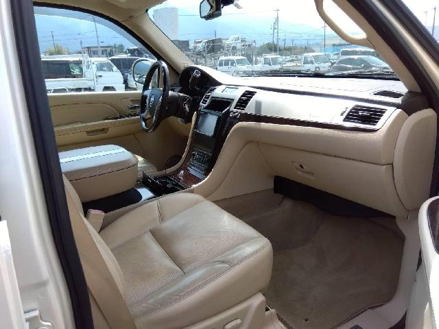 2008 Cadillac Escalade – thumbnail 3