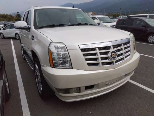 2010 Cadillac Escalade – thumbnail 3
