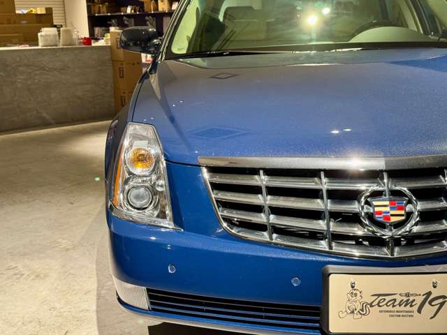 2009 Cadillac DTS – thumbnail 2